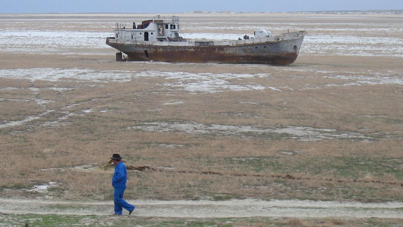 Ship stranded where Aral Sea used to be